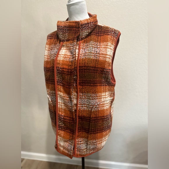 🆕 Free People Wrapped Up Blanket Vest- Topaz Combo - Picture 2 of 11
